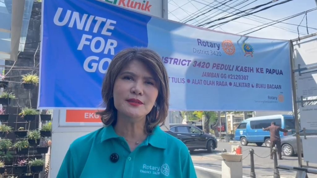 PDG Cindy Bachtiar saat menjelaskaan soal pengiriman bantuan Jamban dan barang lainnya ke Papua, Semarang 17/7/2025. (Selly).