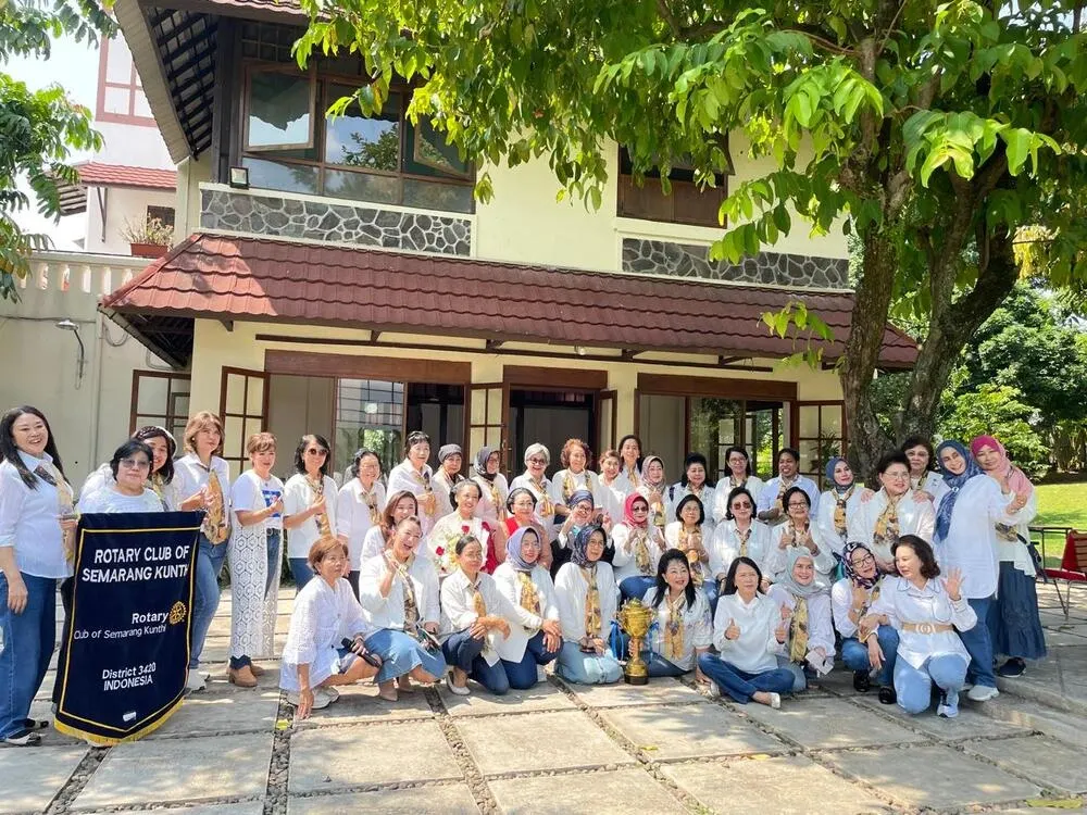 DG Dyah bersama member Rotary Club Of Semarang Kunthi. Semarang 5/7/2025. (FOTO: Public Image).