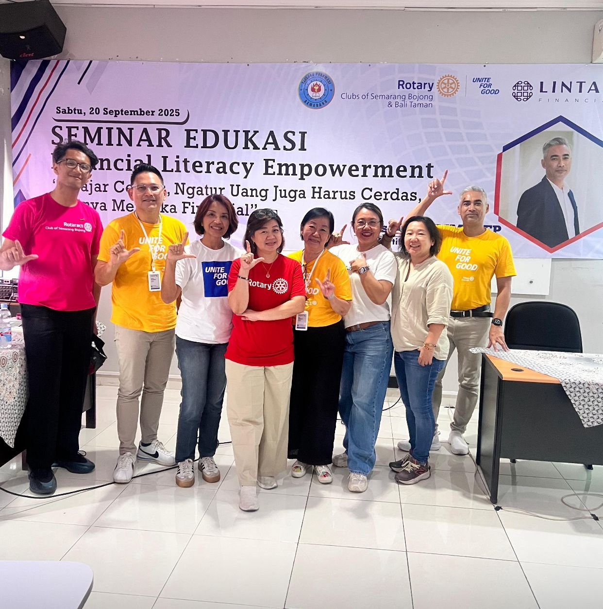 Rotary Club of Semarang Bojong dan Rotary Club of Bali Taman