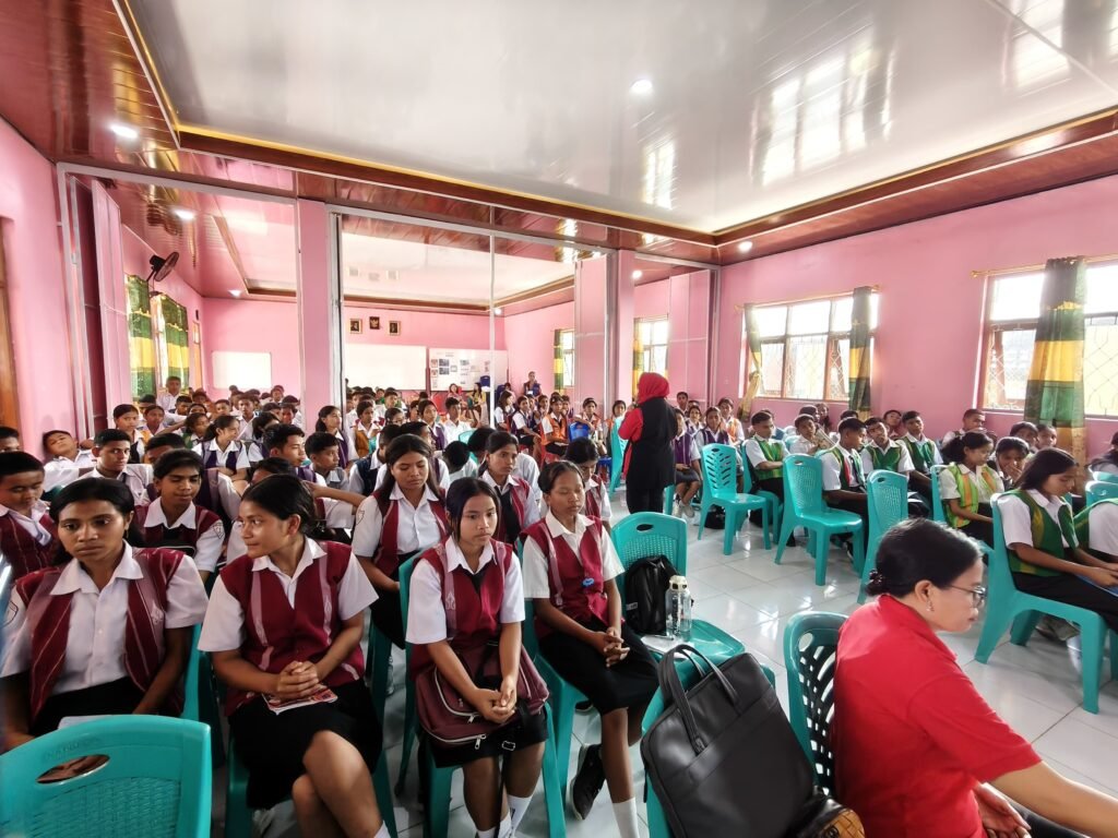 DG Dyah hadir dalam Talk Show Girl Empowerment di SMAN 1 Waikabubak