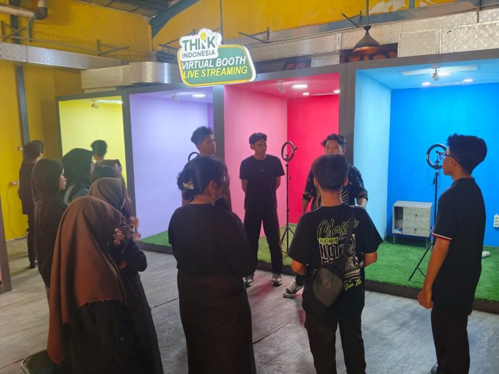 Anggota Interact kegiatan study banding ke Think Indonesia pada Jumat, 12 Desember 2025. (FOTO: Public Image.