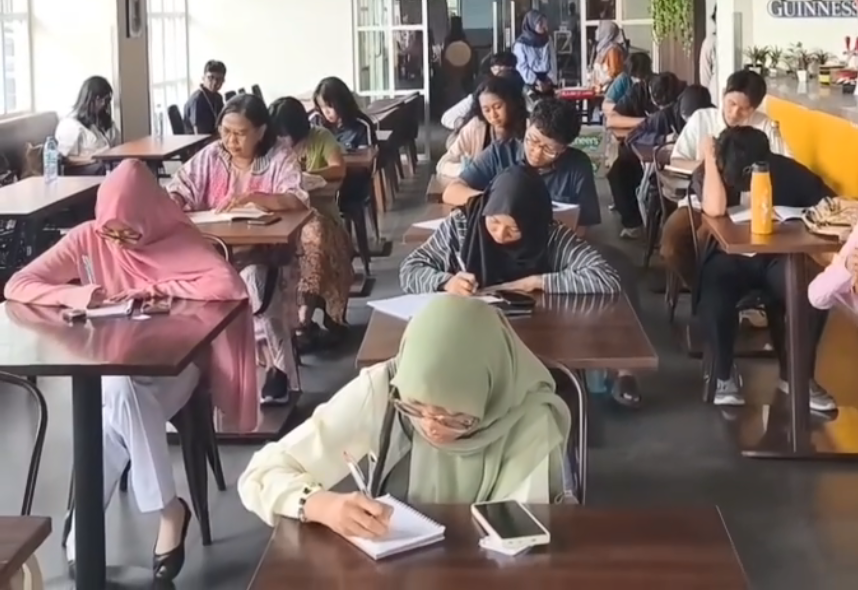 Rotary Club of Surabaja Darmo menggelar Heart to Health di Hotel Mooz Surabaya, menggabungkan workshop menulis ekspresif dan pemeriksaan kesehatan gratis untuk meningkatkan kesadaran self-care masyarakat.