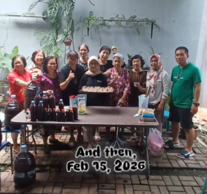 Rotary Club of Batu bersama komunitas Eco Enzyme Batu dan DLH Kota Batu memanen eco enzyme hasil fermentasi tiga bulan sekaligus mengedukasi masyarakat mengolah sampah organik menjadi produk ramah lingkungan.