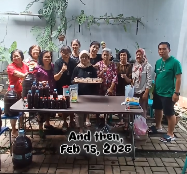 Rotary Club of Batu bersama komunitas Eco Enzyme Batu dan DLH Kota Batu memanen eco enzyme hasil fermentasi tiga bulan sekaligus mengedukasi masyarakat mengolah sampah organik menjadi produk ramah lingkungan.