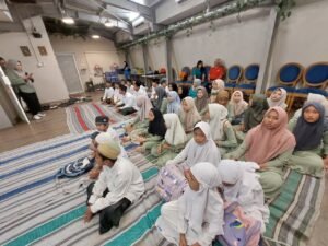 Rotary Club Surabaja Selatan menggelar buka puasa bersama 35 anak Panti Asuhan Darul Hikmah di Parisian Bakery Surabaya dalam suasana Ramadan yang hangat dan penuh doa.