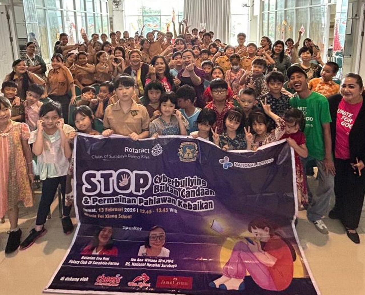 Rotaract Club of Surabaya Darmo Raya bersama RS National Hospital dan Sekolah Gracia Fe Xiang Surabaya menggelar edukasi stop cyberbullying bagi 80 siswa SD dan SMP untuk membangun budaya digital yang sehat dan positif.