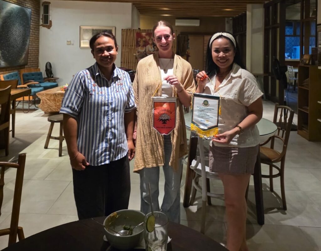 Rotary Club of Ubud Sunset menerima kunjungan Rotarian dari Rotary Club of Coral Gables, Florida, mempererat persahabatan global dan kolaborasi pelayanan kemanusiaan.