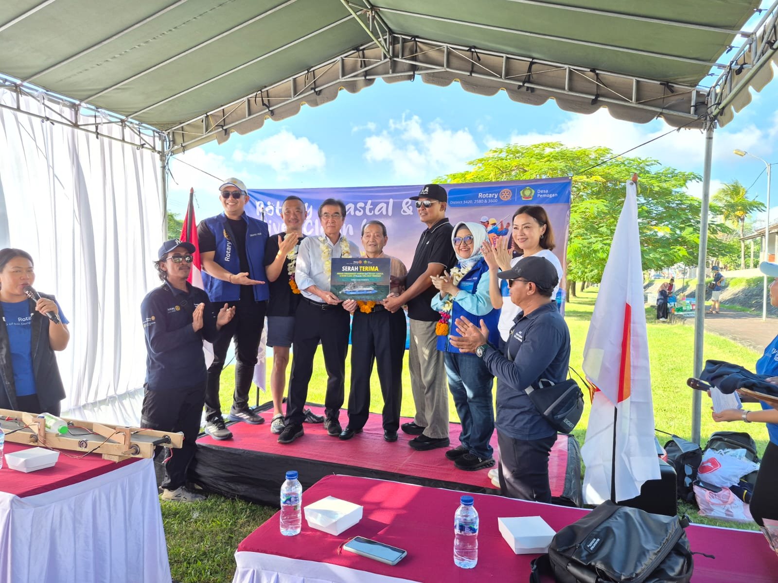 Peluncuran program CRC ditandai dengan penyerahan moci (truk angkut sampah) kepada Kelompok Usaha Bersama (KUB) Nelayan Simbar Segara serta TPS3R Kubu Lestari di Desa Pemogan, Denpasar, Sabtu 25 April 2026. (FOTO: Pubblic Image).